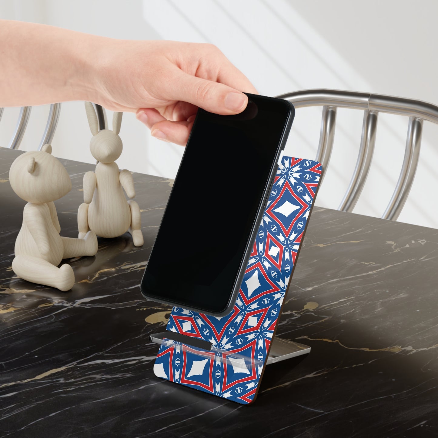 716 Mash Up Mobile Display Stand for Smartphones